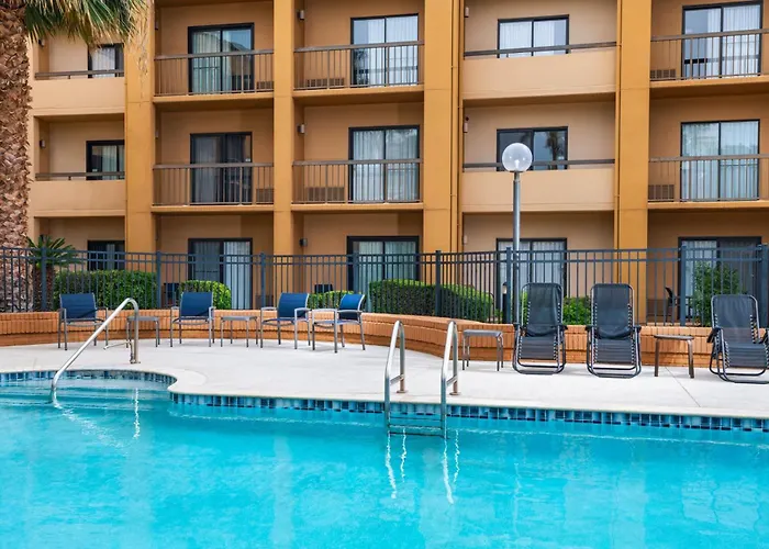 Courtyard By Marriott San Antonio Airport Hotel